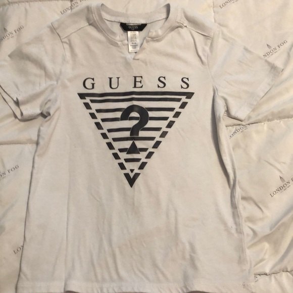 Guess Vneck Tshirt size 8/10 - Picture 1 of 3